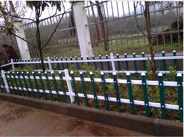 PVC草坪護(hù)欄 城市綠化帶的守護(hù)者